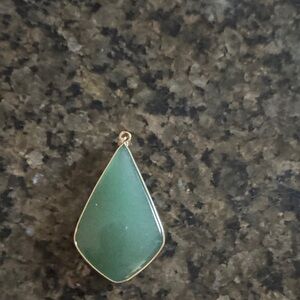 Elegant Green Pendant Necklace